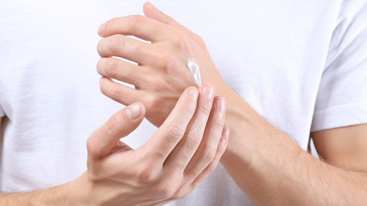 Intensive Moisture Therapy for Dry, Cracked Hands | Effective Solutions ...